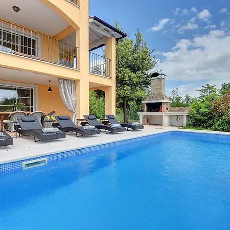 Ari Villa Krnica